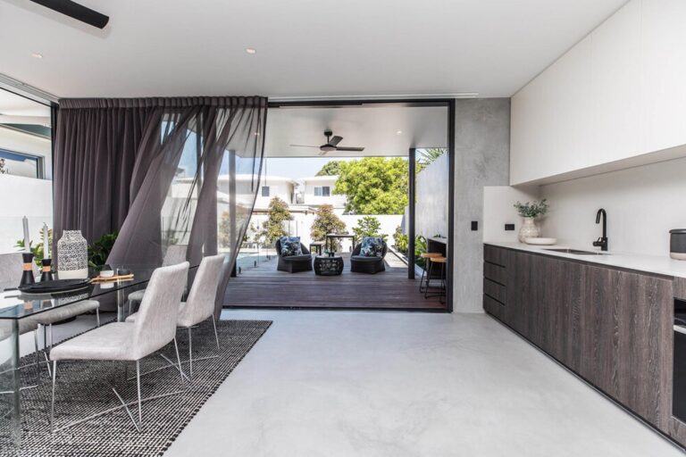 Noosaville Luxury Townhouse